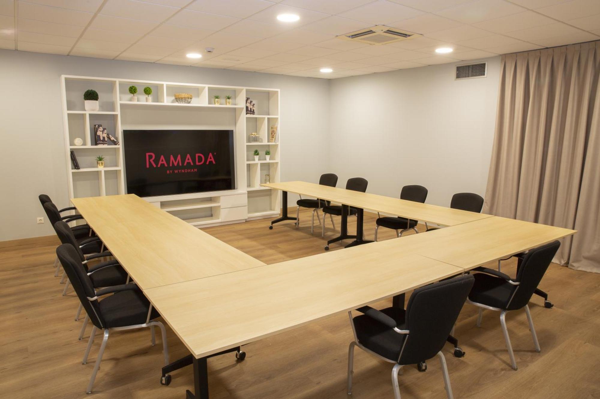 Ramada By Wyndham Madrid Getafe Hotel Exterior photo