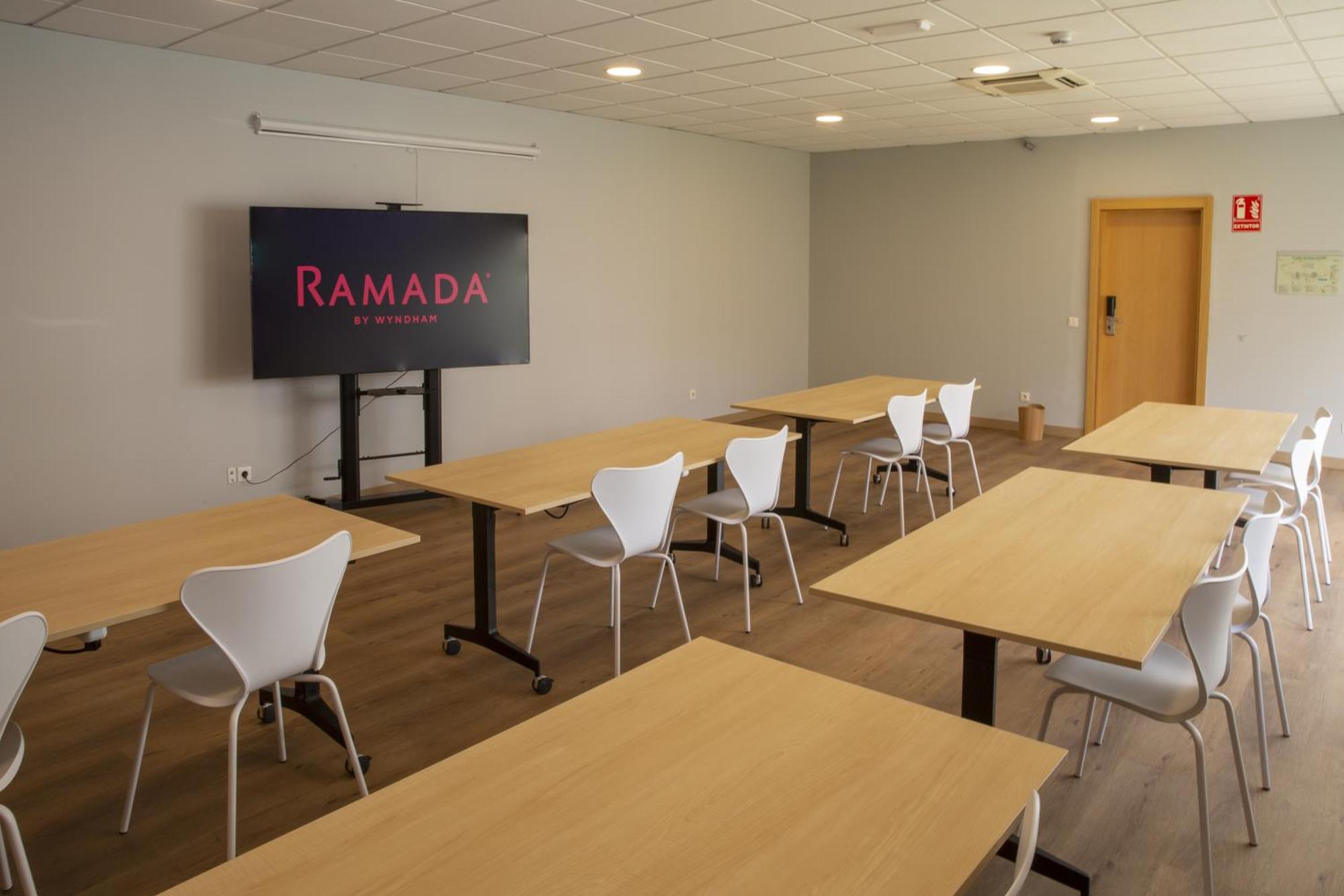 Ramada By Wyndham Madrid Getafe Hotel Exterior photo